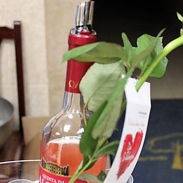 Almeirim volta a celebrar Dia do Namorados com rosas e vinho