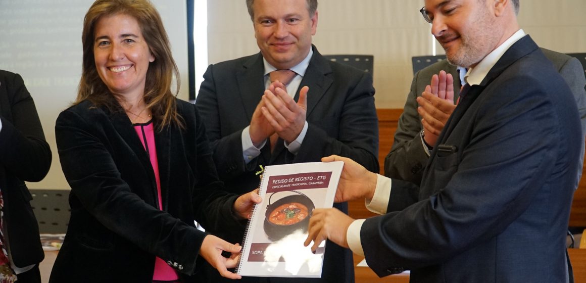 União Europeia entrega hoje certificação da Sopa da Pedra