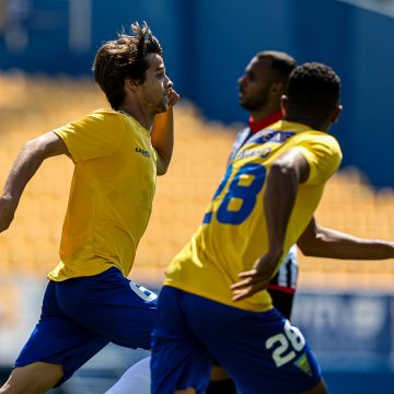 O mágico Bragança dá vitória ao Estoril