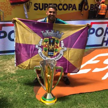 Márcio Sampaio ganha Supercopa e festeja com a nossa bandeira