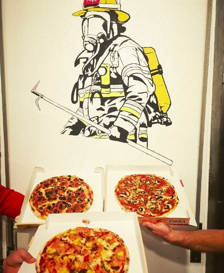 Pizza Burguer oferece pizzas aos Bombeiros e GNR de Almeirim