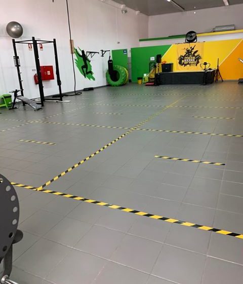 Mexa essas Pernas-Fit Club reabriu no dia 1 junho