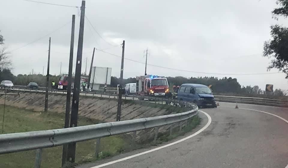 Dois feridos em acidente em Azeitada