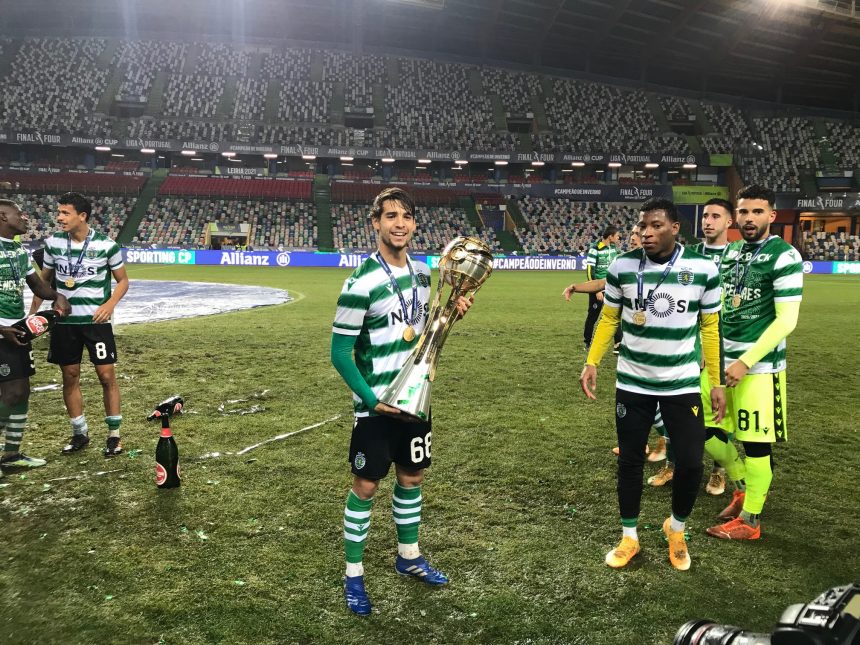 Jogador almeirinense vence Taça da Liga