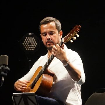 Tiago da Neta em concerto no Mercadinho de Natal