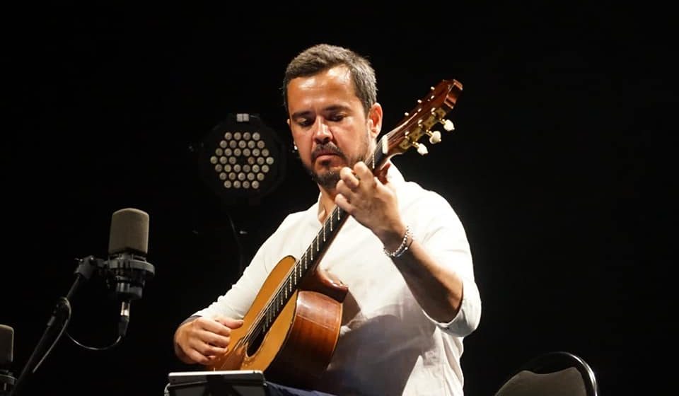 Tiago da Neta em concerto no Mercadinho de Natal