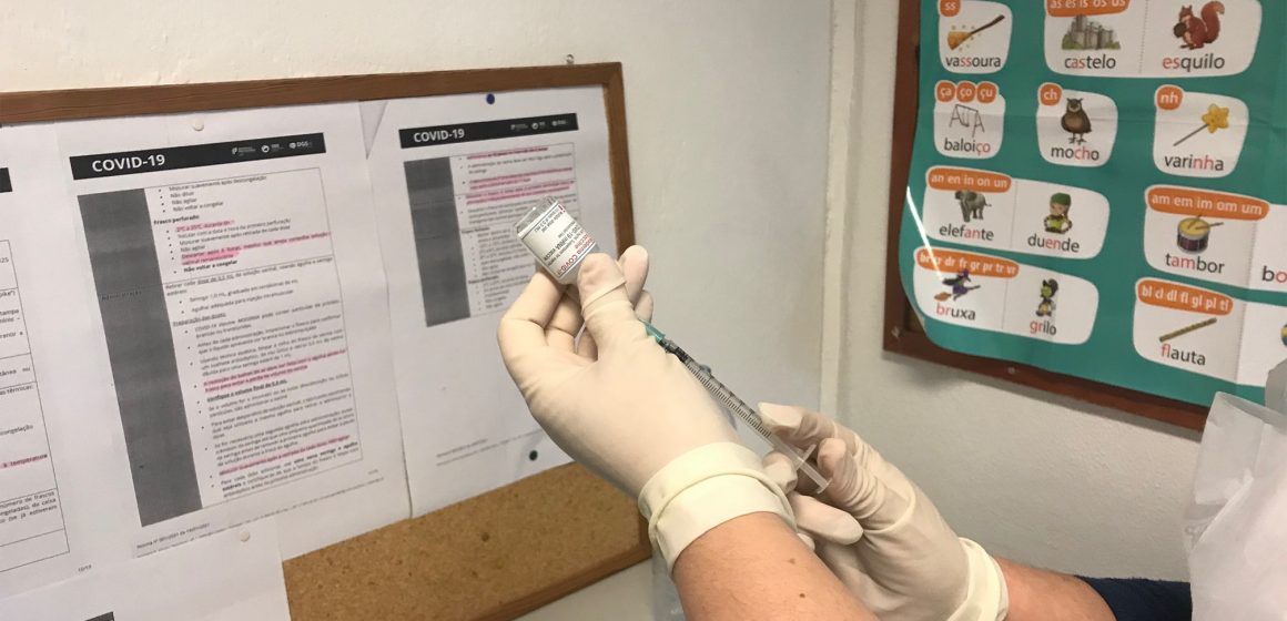 Maiores de 35 anos vão poder agendar toma da vacina na segunda-feira