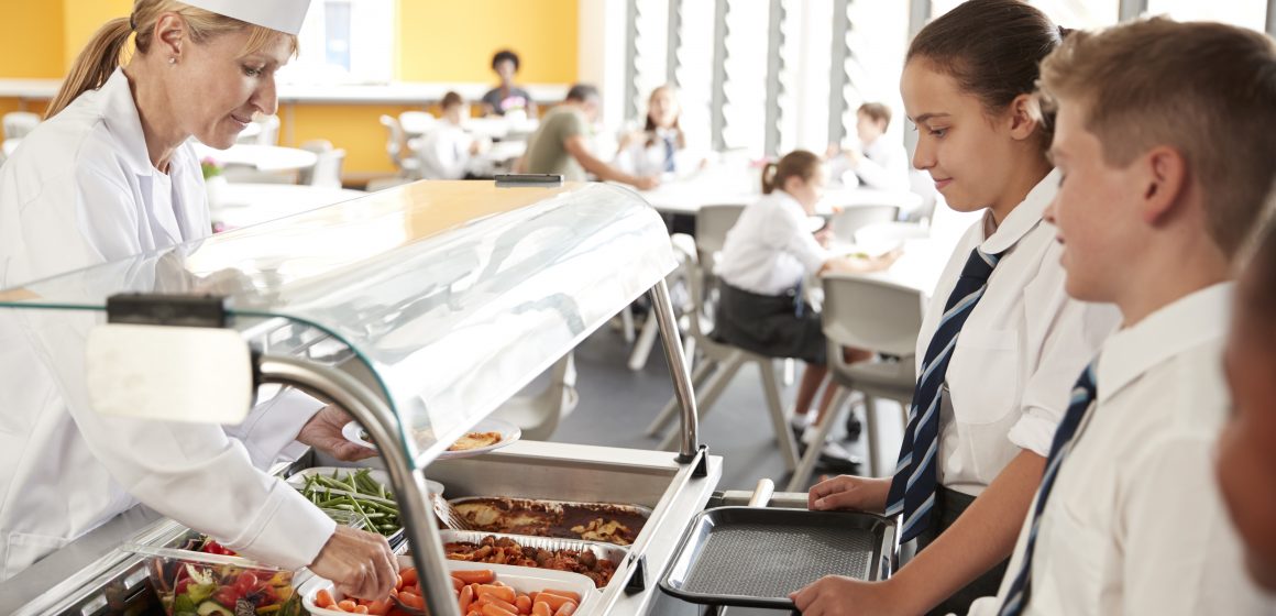 Alimentos prejudiciais para a saúde passam a ser proibidos nas escolas públicas