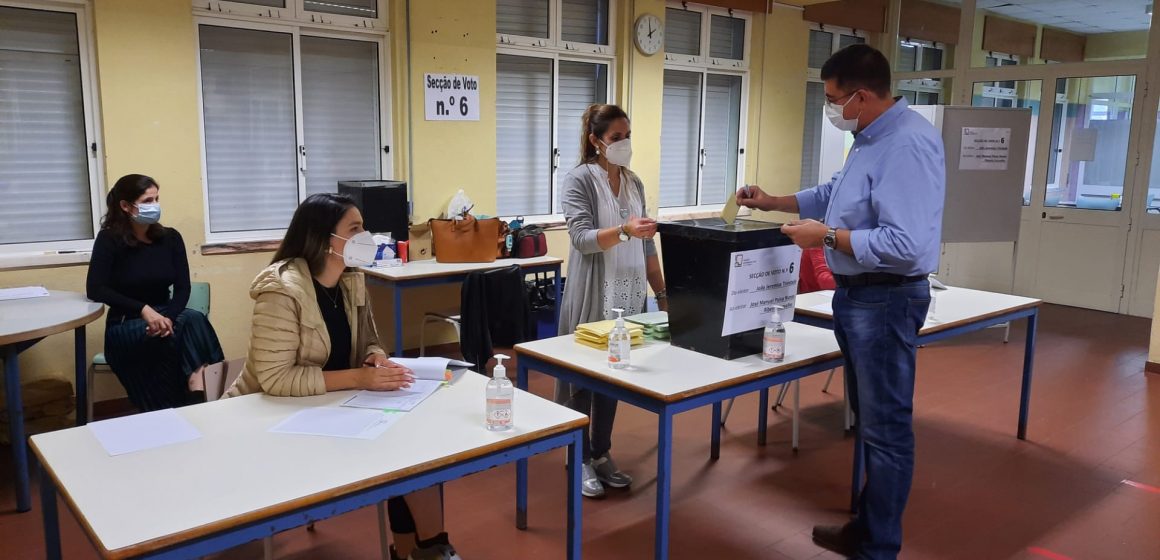 Eleições Autárquicas: Joaquim Catalão vota