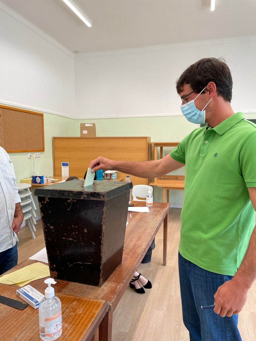 Eleições Autárquicas: Carlos Arraigota vota