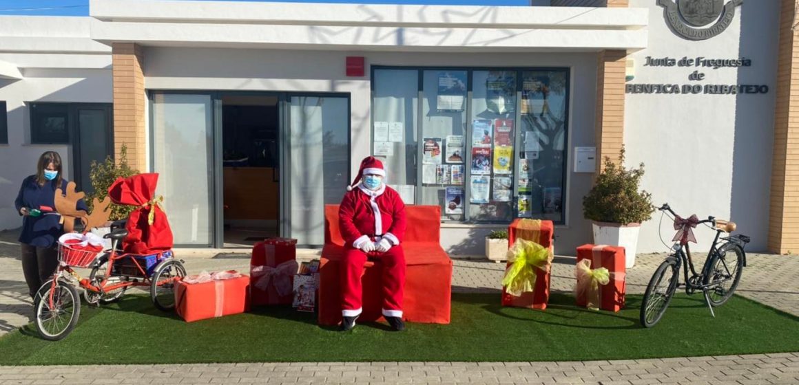 Pai Natal vai a Benfica e recolhe brinquedos para entregar à Proabraçar