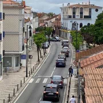 Acidente condiciona o trânsito junto ao Jardim da República