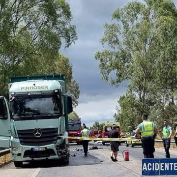 Colisão entre pesado de mercadorias e quadriciclo provoca uma vítima mortal e corta EN118