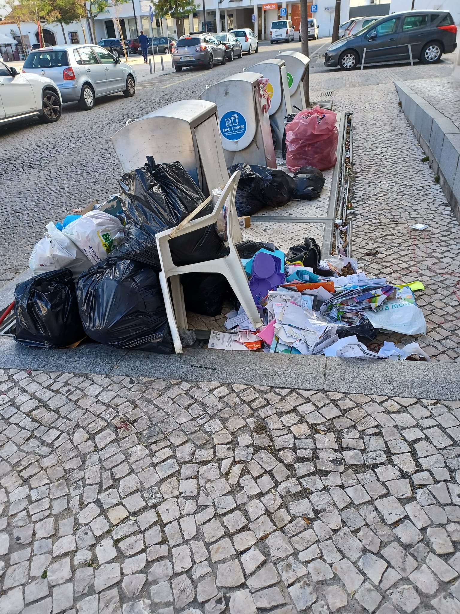 Poker, Jogos e Música: Um Trio Improvável que Molda a Indústria do  Entretenimento - Jornal O Almeirinense