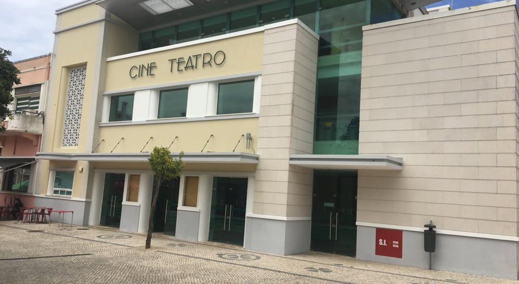 Peça de teatro “AY, CARMELA” sobe a palco no Cine Teatro de Almeirim