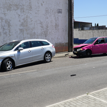 Acidente entre dois veículos ligeiros condiciona trânsito em Almeirim