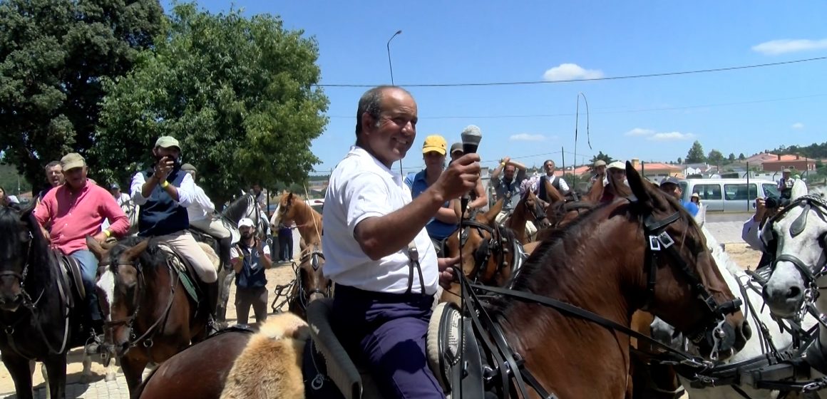 Centenas de cavaleiros participam no 2º ‘Passeio nas Areias da Charneca’ (c/vídeo)