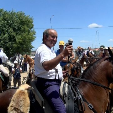 Centenas de cavaleiros participam no 2º ‘Passeio nas Areias da Charneca’ (c/vídeo)