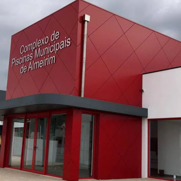 Piscinas Municipais de Almeirim assinalam Dia da Mãe com aulas para mães e filhos