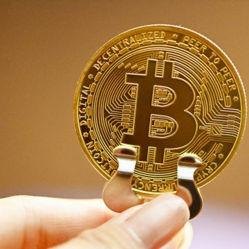 Criptomoedas ou ouro: afinal qual é o melhor investimento?
