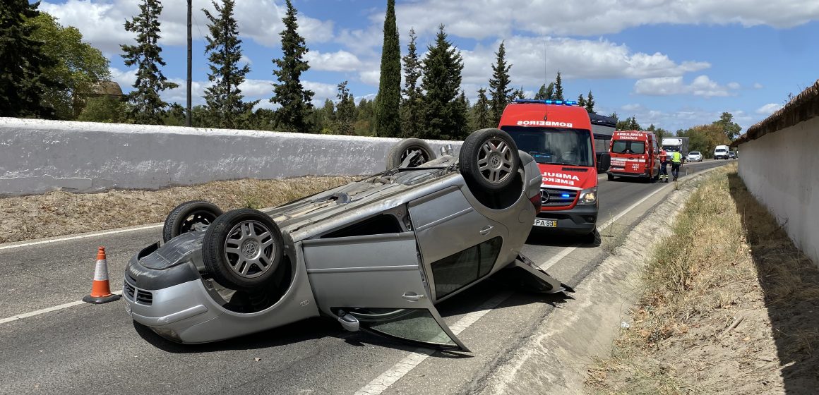 Despiste aparatoso provoca quatro feridos na EN 118