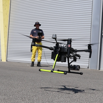 Força Especial de Proteção Civil de Almeirim resgata família de emigrantes com recurso a drone