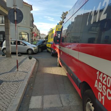 Ambulância dos Bombeiros de Almeirim envolvida em acidente 