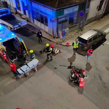 Distribuidor de pizza ferido em colisão com carro no centro de Almeirim