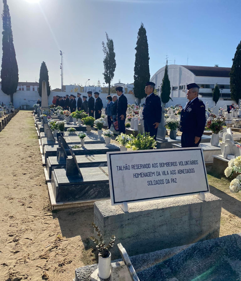 Bombeiros Voluntários de Almeirim prestam homenagens