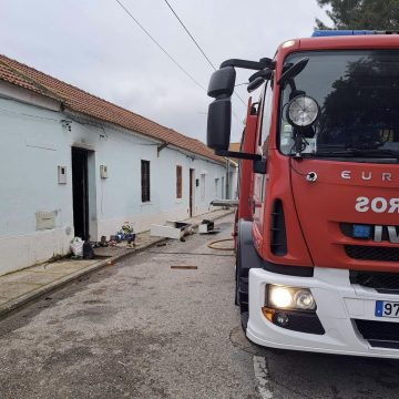 Incêndio danifica habitação na Tapada