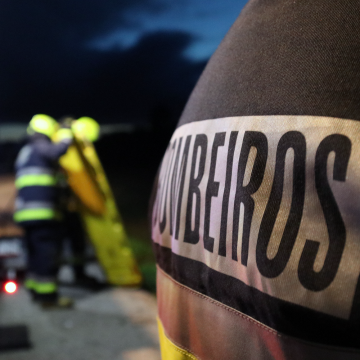 Incêndio destrói anexo de habitação em Benfica do Ribatejo