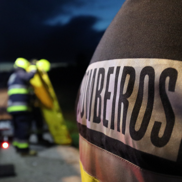 Incêndio em habitação no Frade de Cima