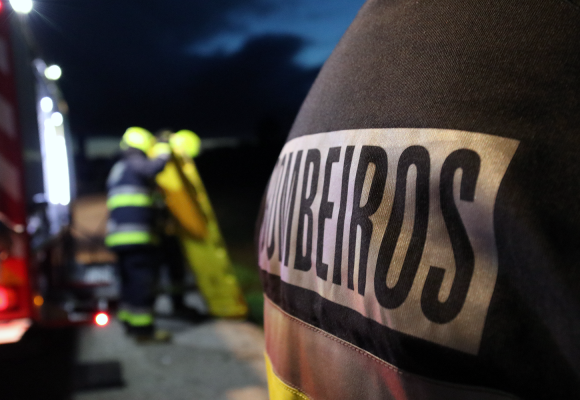 Idoso em estado grave devido a queda em Foros de Benfica