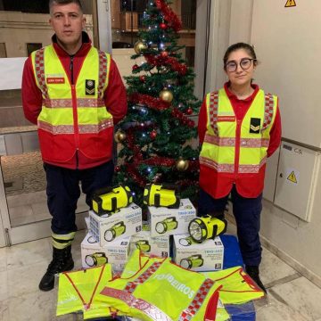 Anónimo ajuda a equipar bombeiros