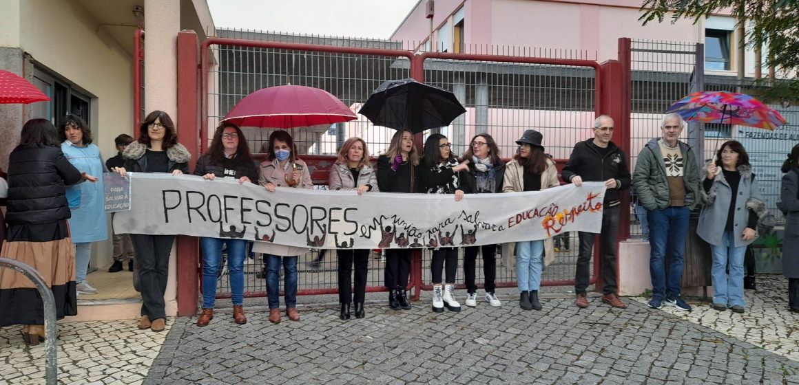 Professores protestam pela dignificação da carreira docente no concelho de Almeirim