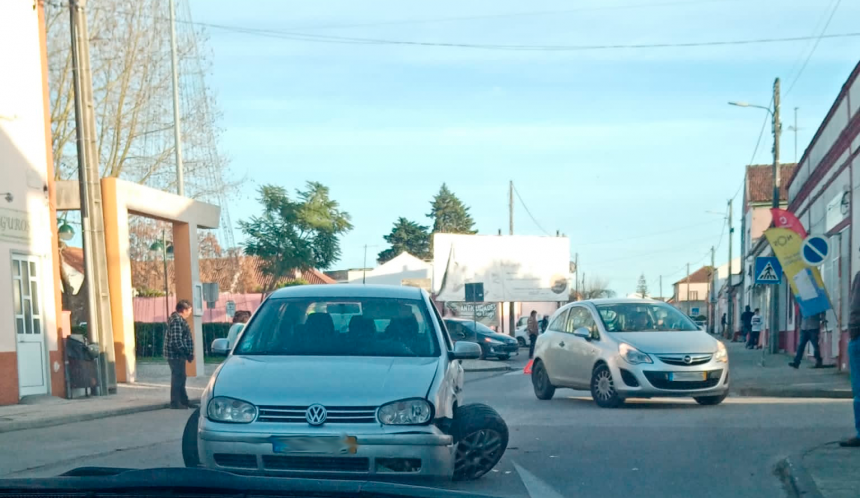 Acidente condiciona trânsito em Fazendas de Almeirim