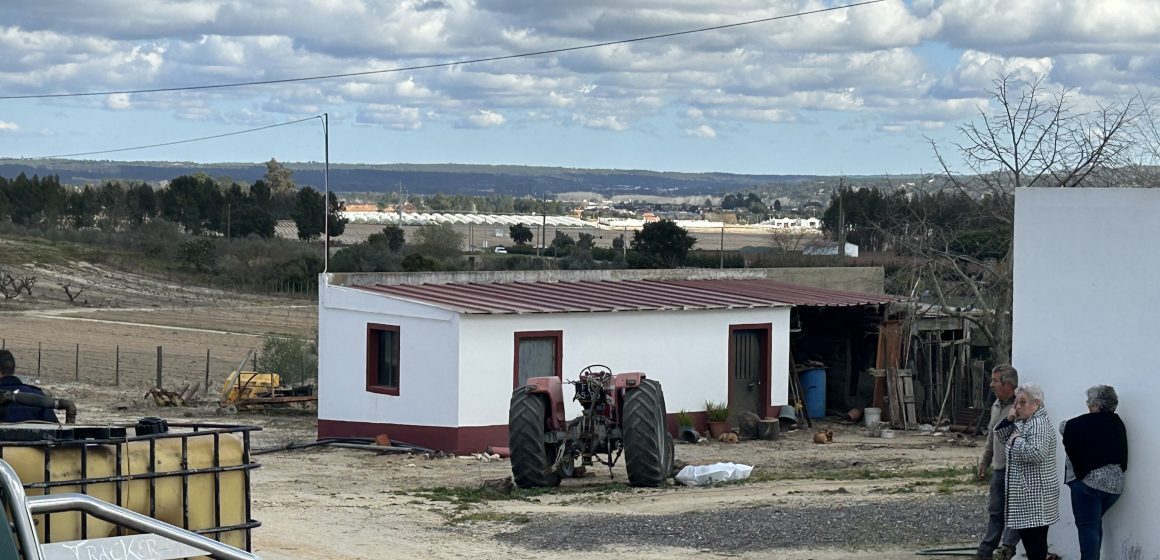 Idoso morre esmagado por trator em Paços dos Negros