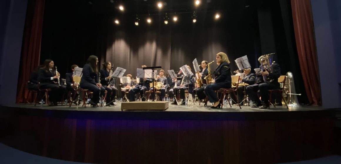 Banda Marcial de Almeirim recebe oferta de dois instrumentos