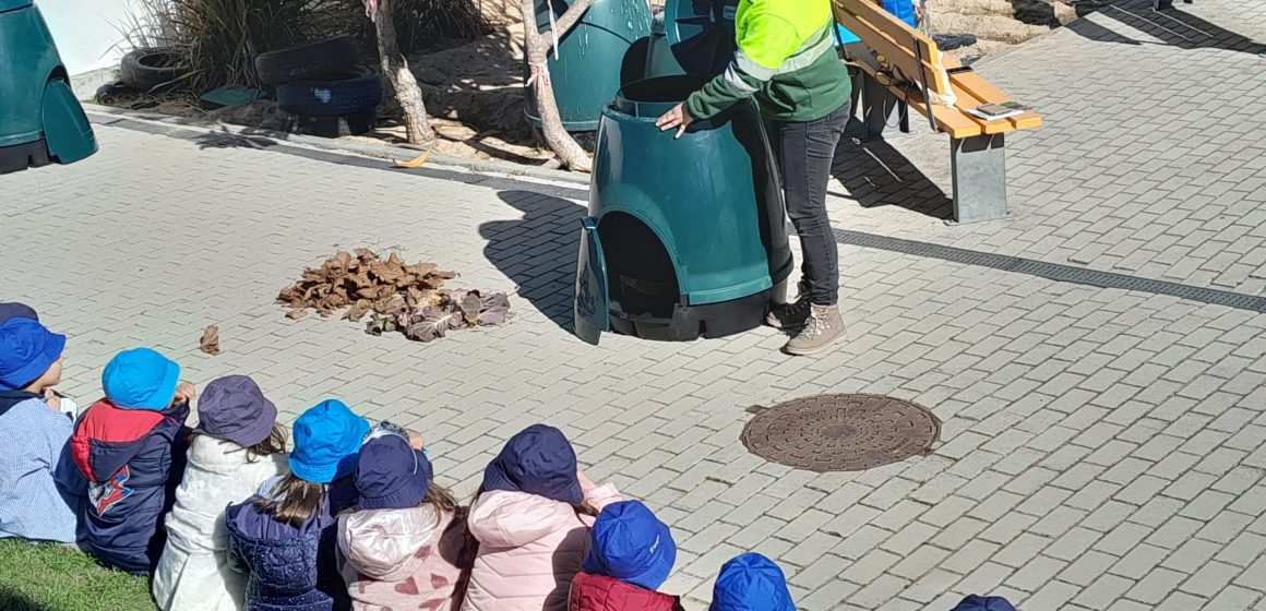 Ecolezíria dá a conhecer a compostagem e o compostor aos alunos de Fazendas de Almeirim