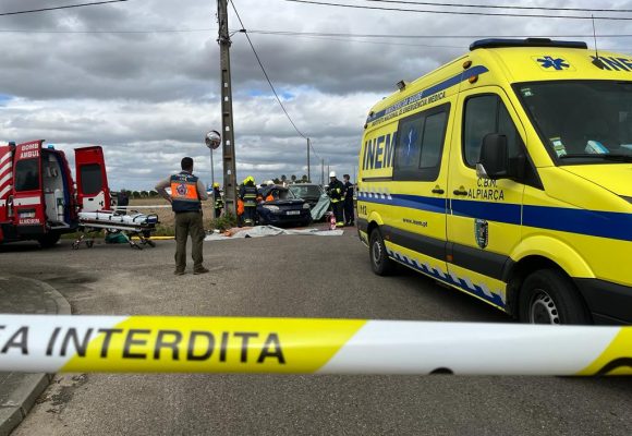 Colisão provoca quatro feridos, três graves, entre eles um bebé em Fazendas de Almeirim