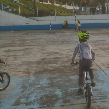 CAJ treina há vários anos sem luz, água e wc´s. CMA promete resolver