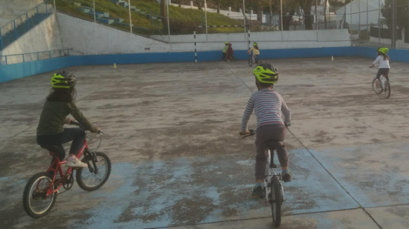 CAJ treina há vários anos sem luz, água e wc´s. CMA promete resolver