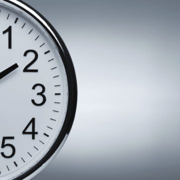 Hora muda no próximo domingo. Relógios adiantam uma hora
