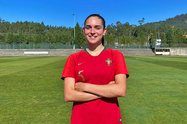 Jogadora do U. Almeirim dá nas vistas pela seleção nacional