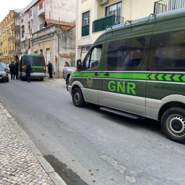 Grande operação da GNR em Almeirim com mais de um centena de imigrantes detidos