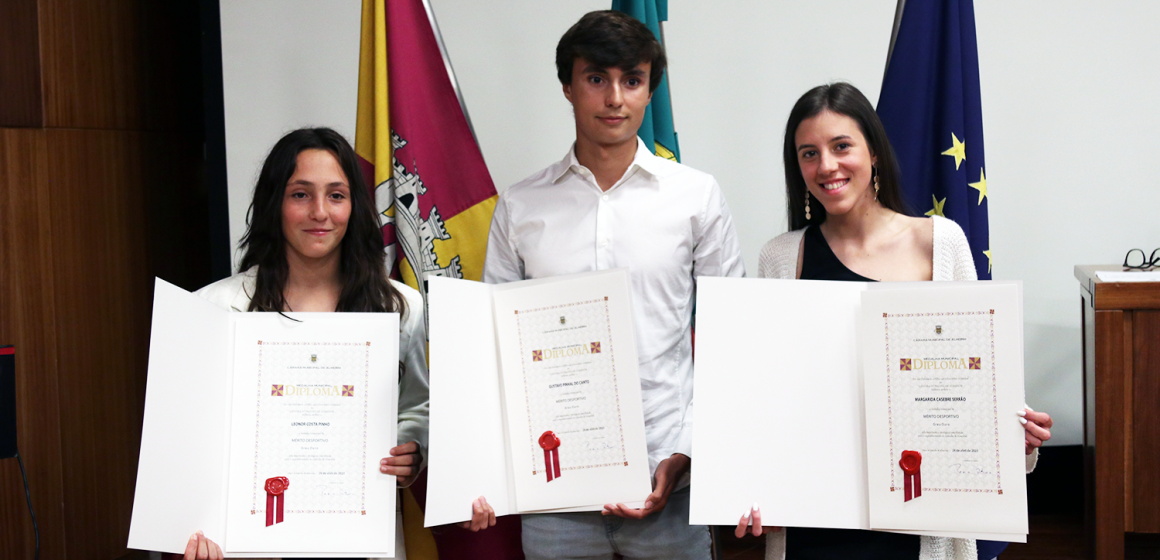 Três atletas distinguidos com medalha de mérito desportivo pelo Município de Almeirim