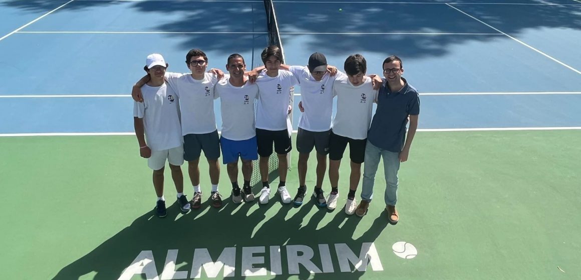 Equipa de Sub18 do Ténis Almeirim sagra-se bicampeã regional