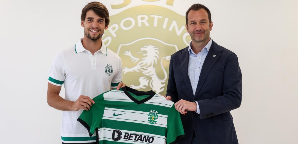 Daniel Bragança renova com o Sporting CP em dia de aniversário