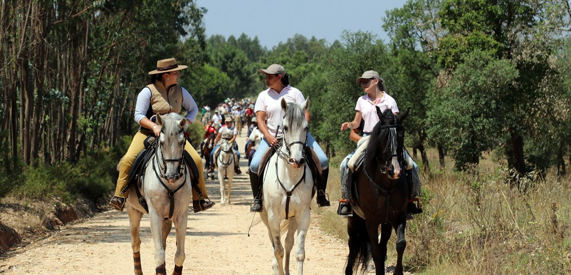 Passeio equestre reúne mais de 200 cavaleiros em Fazendas de Almeirim (c/fotos)