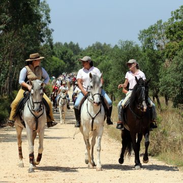 Passeio equestre reúne mais de 200 cavaleiros em Fazendas de Almeirim (c/fotos)